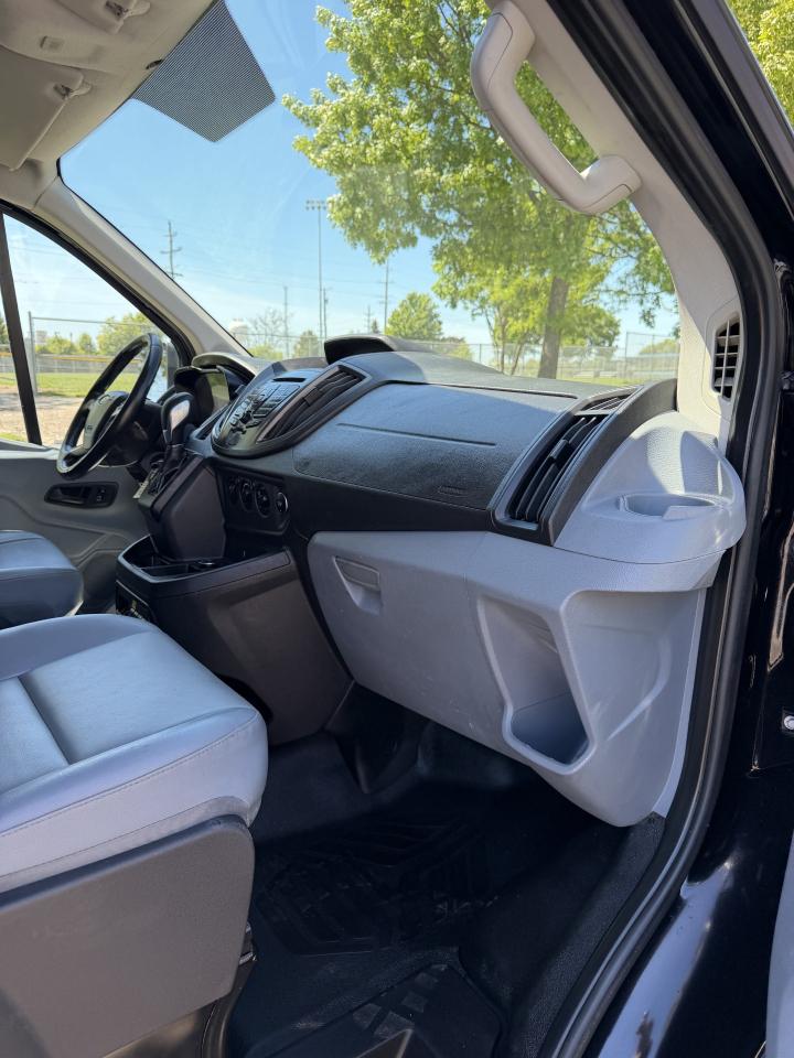 Ford Transit 150 Van Low Roof w/Sliding Pass. 130-in. WB 2017