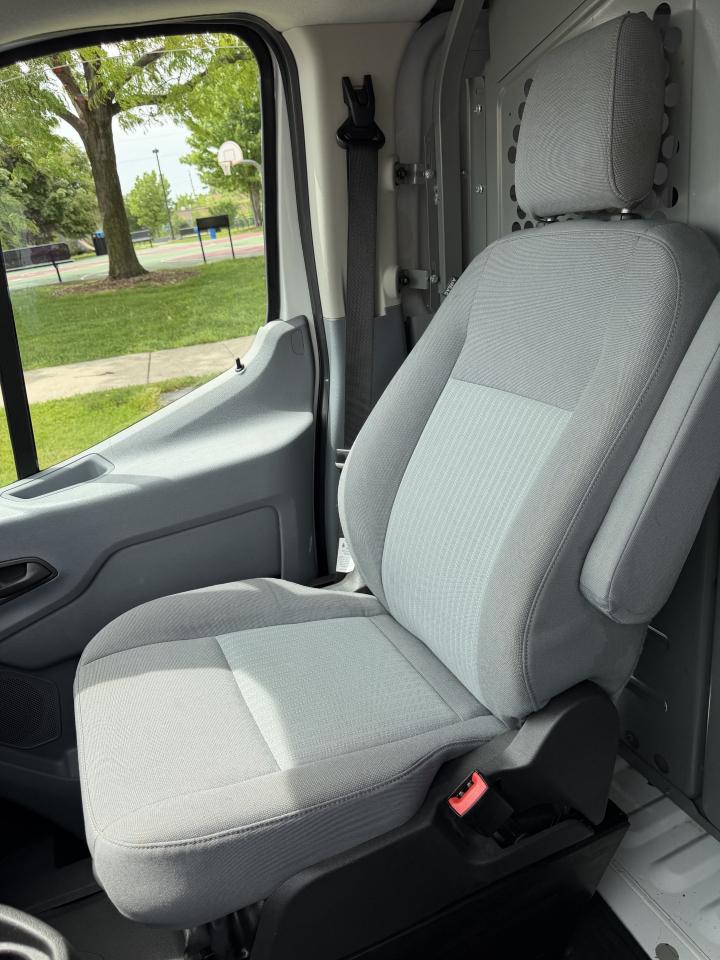 Ford Transit 250 Van Low Roof 60/40 Pass. 148-in. WB 2018