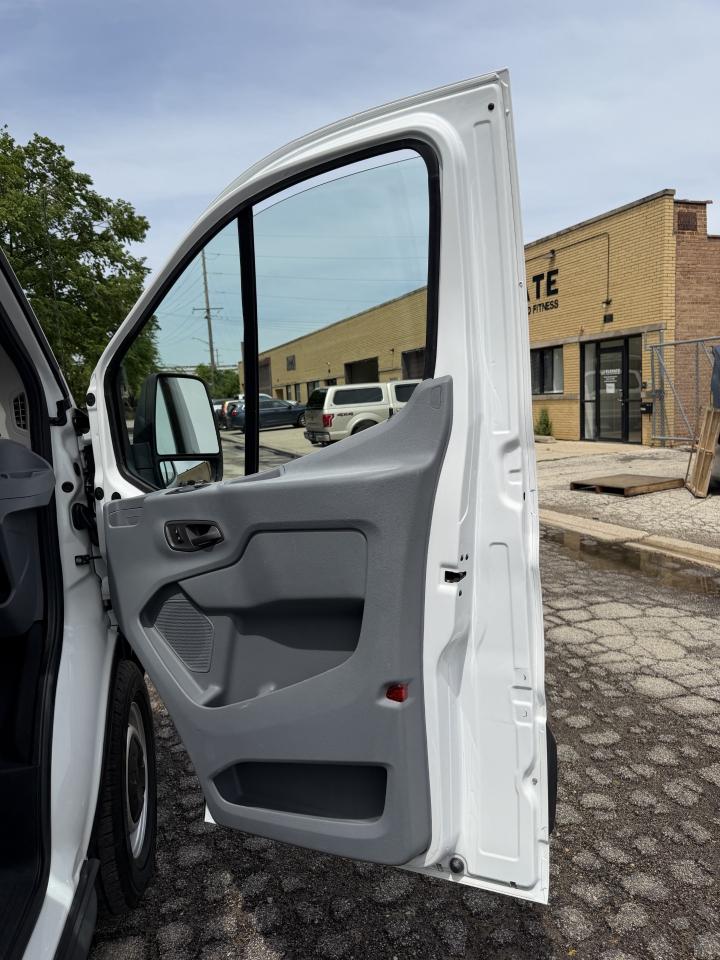 Ford Transit 250 Van Low Roof 60/40 Pass. 148-in. WB 2018