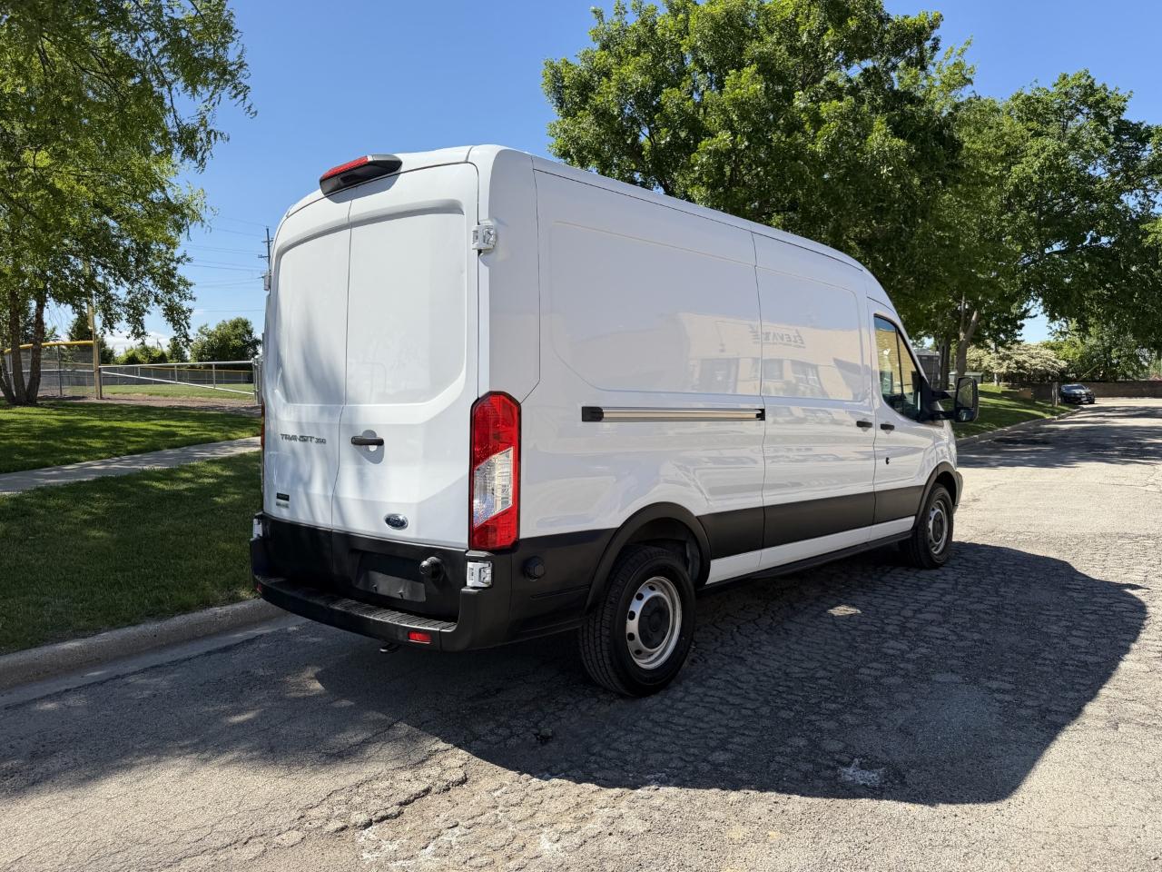 Ford Transit 350 Van Med. Roof w/Sliding Pass. 148-in. WB 2019