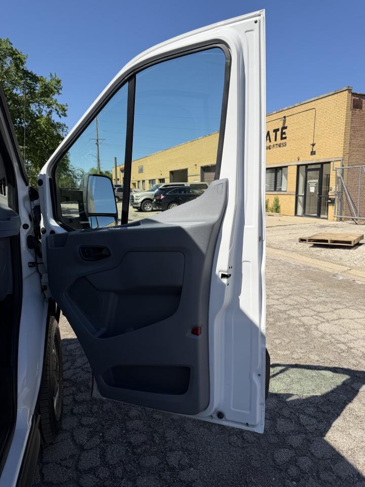 Ford Transit 350 Van Med. Roof w/Sliding Pass. 148-in. WB 2019