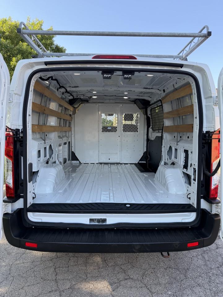 Ford Transit 250 Van Low Roof w/Sliding Pass. 130-in. WB 2020