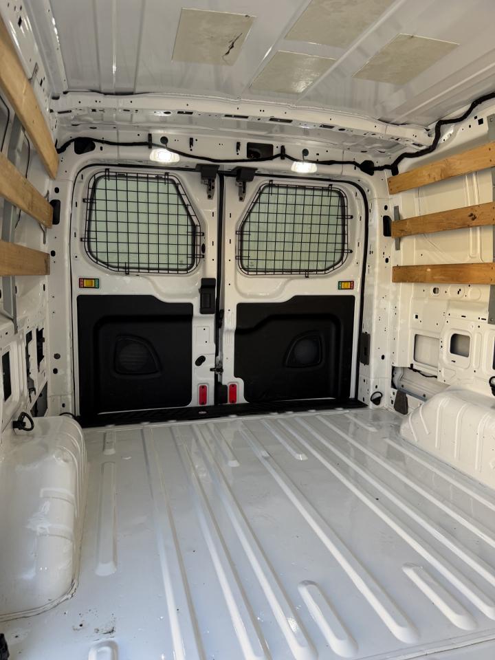 Ford Transit 250 Van Low Roof w/Sliding Pass. 130-in. WB 2020