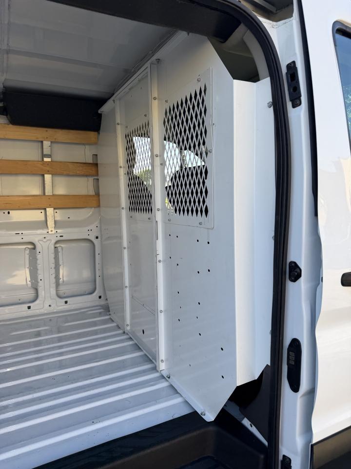 Ford Transit 250 Van Low Roof w/Sliding Pass. 130-in. WB 2020