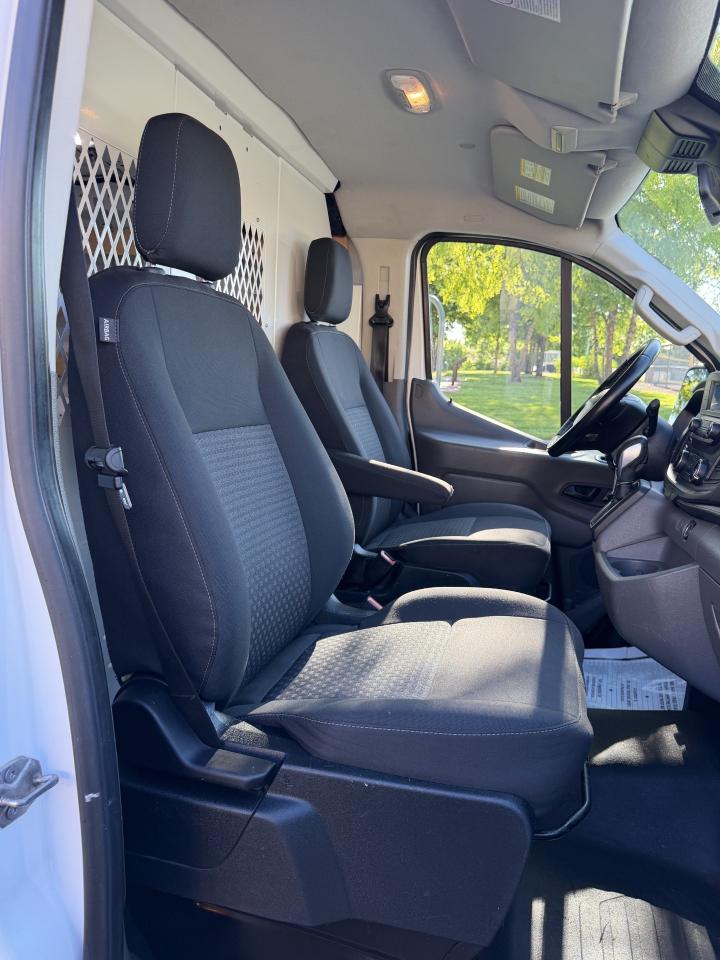 Ford Transit 250 Van Low Roof w/Sliding Pass. 130-in. WB 2020