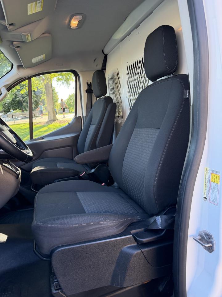 Ford Transit 250 Van Low Roof w/Sliding Pass. 130-in. WB 2020