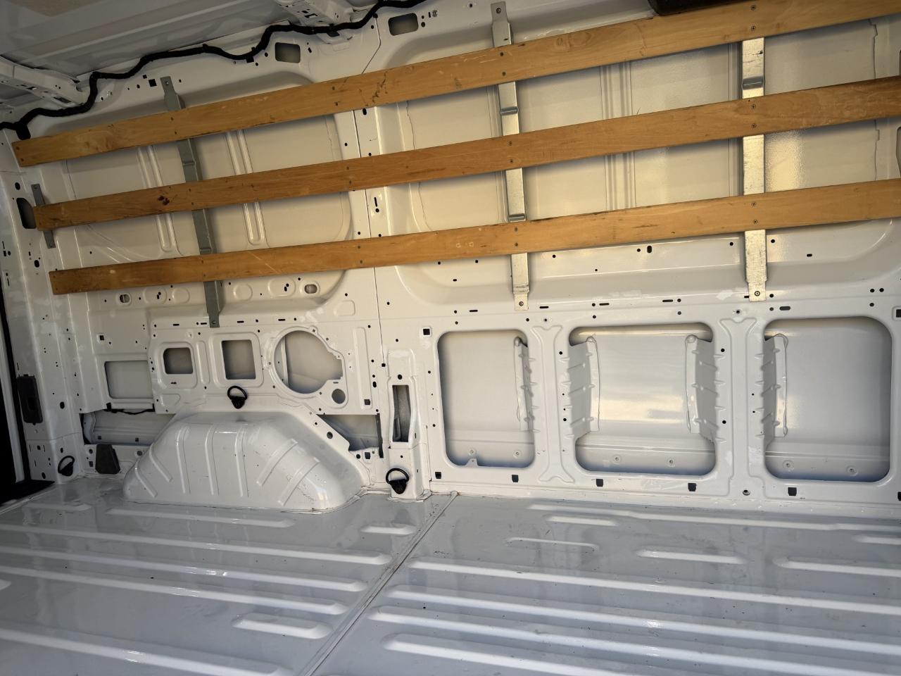 Ford Transit 250 Van Low Roof w/Sliding Pass. 130-in. WB 2020