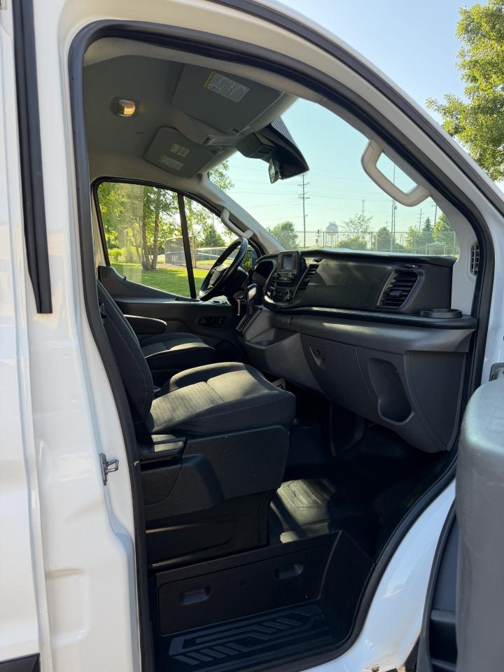 Ford Transit 250 Van Low Roof w/Sliding Pass. 130-in. WB 2020
