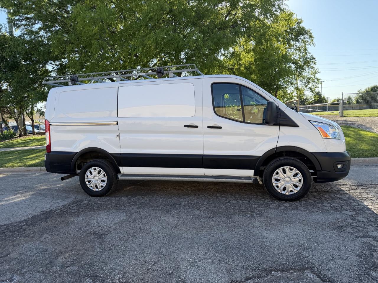 Ford Transit 250 Van Low Roof w/Sliding Pass. 130-in. WB 2020