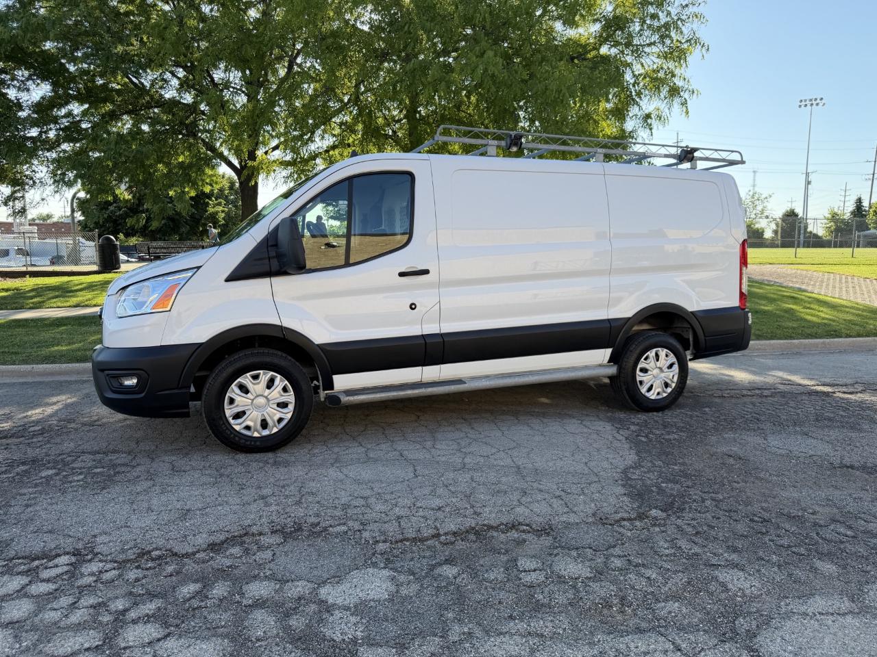 Ford Transit 250 Van Low Roof w/Sliding Pass. 130-in. WB 2020