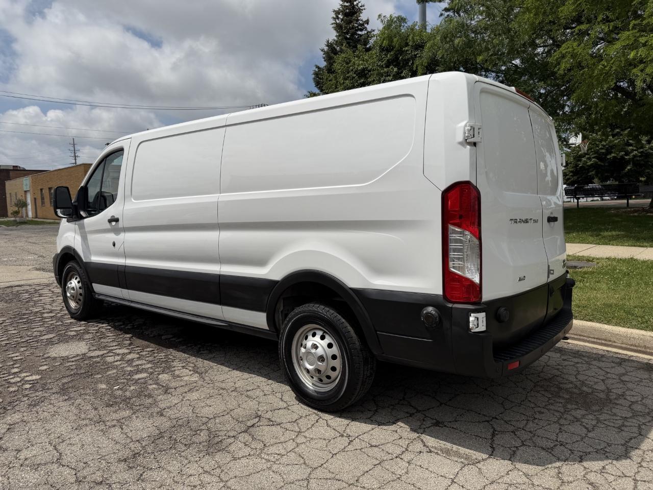 Ford Transit 250 Van Low Roof w/Sliding Pass. 148-in. WB 2020