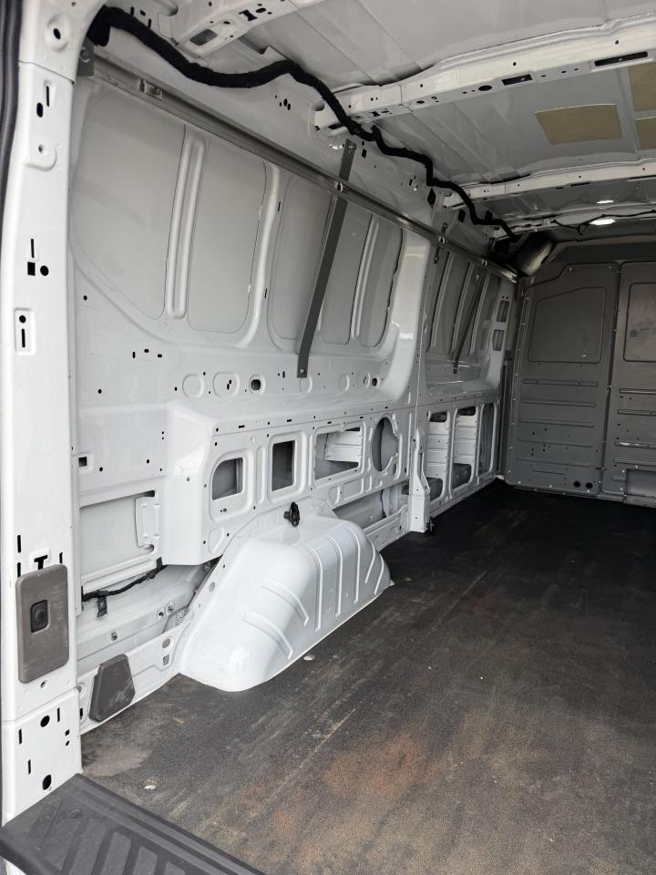 Ford Transit 250 Van Low Roof w/Sliding Pass. 148-in. WB 2020