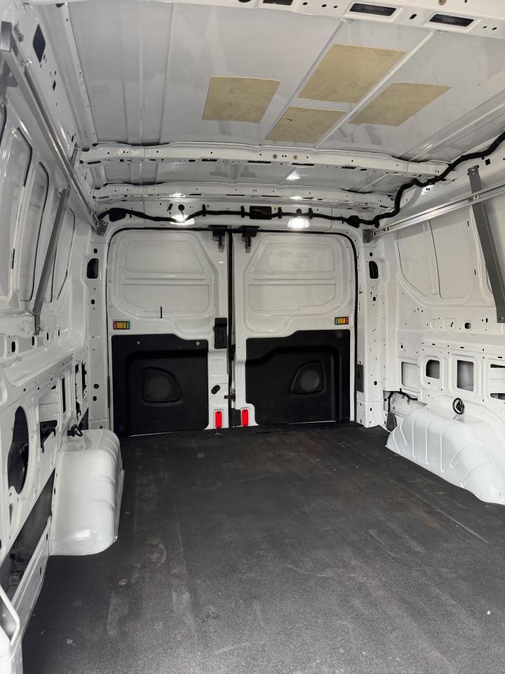 Ford Transit 250 Van Low Roof w/Sliding Pass. 148-in. WB 2020