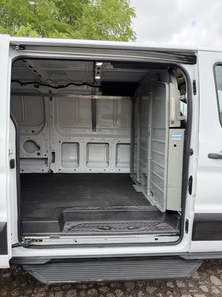 Ford Transit 250 Van Low Roof w/Sliding Pass. 148-in. WB 2020