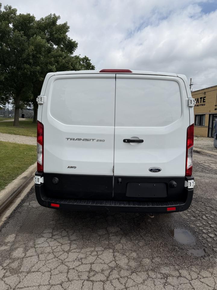 Ford Transit 250 Van Low Roof w/Sliding Pass. 148-in. WB 2020