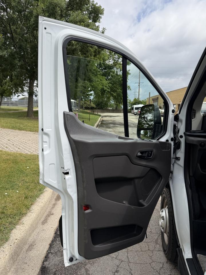Ford Transit 250 Van Low Roof w/Sliding Pass. 148-in. WB 2020
