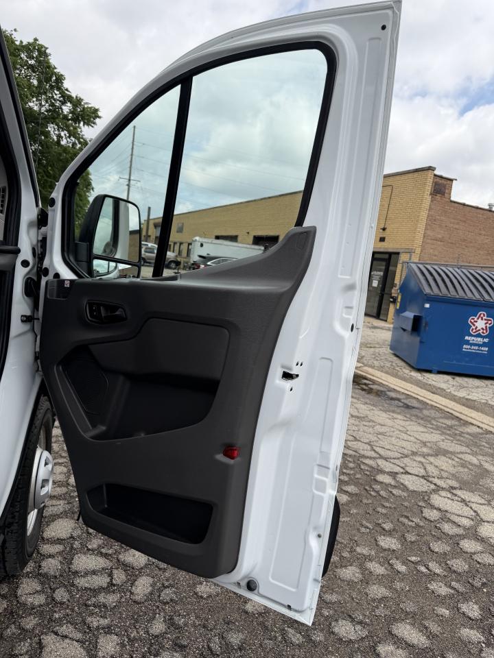 Ford Transit 250 Van Low Roof w/Sliding Pass. 148-in. WB 2020