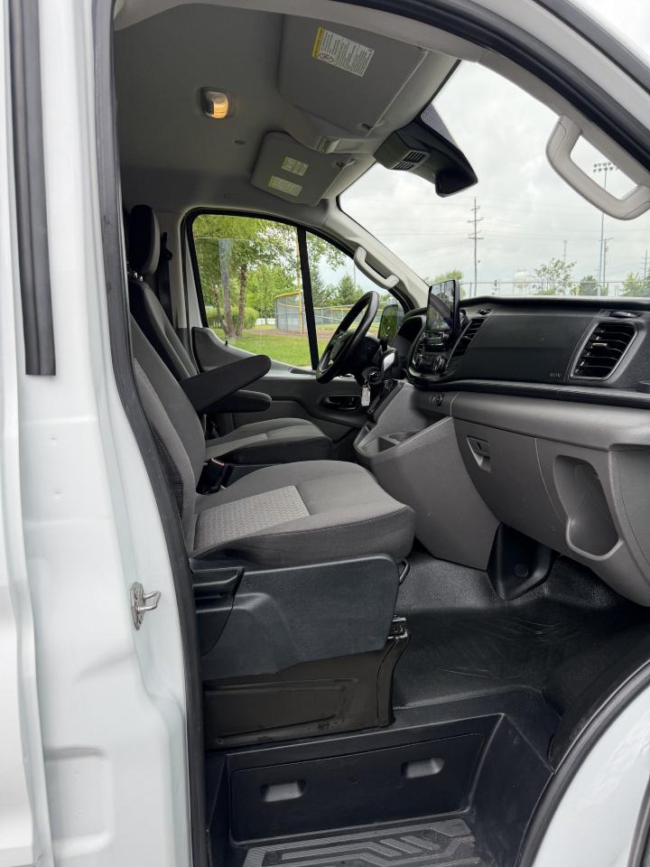 Ford Transit 250 Van Low Roof w/Sliding Pass. 148-in. WB 2020