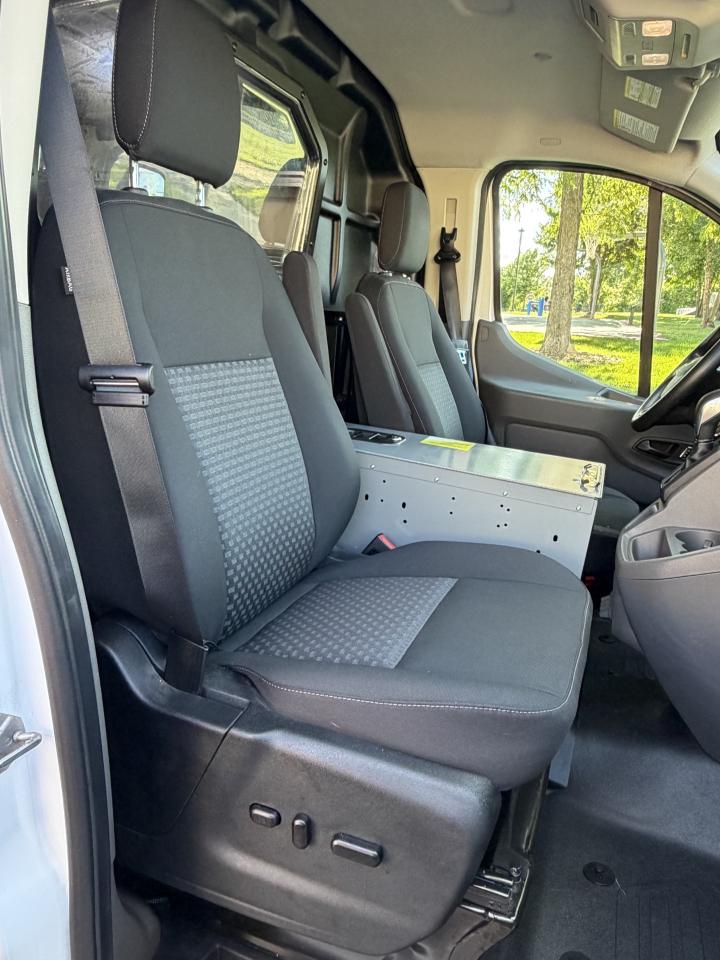 Ford Transit 150 Van Low Roof w/Sliding Pass. 130-in. WB 2023