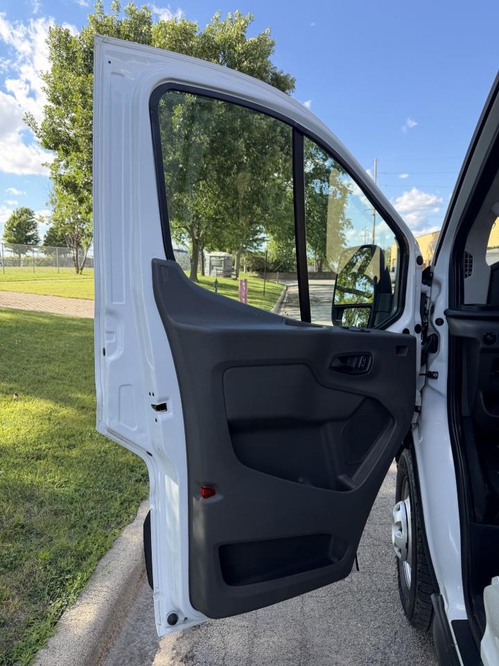 Ford Transit 150 Van Low Roof w/Sliding Pass. 130-in. WB 2023