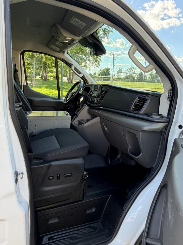 Ford Transit 150 Van Low Roof w/Sliding Pass. 130-in. WB 2023