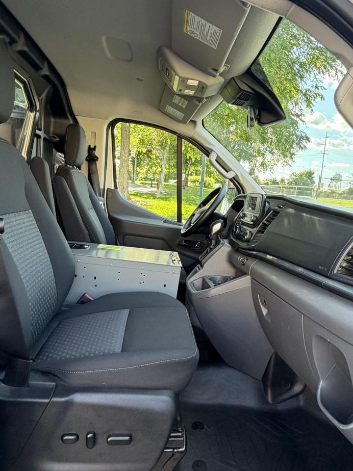 Ford Transit 150 Van Low Roof w/Sliding Pass. 130-in. WB 2023