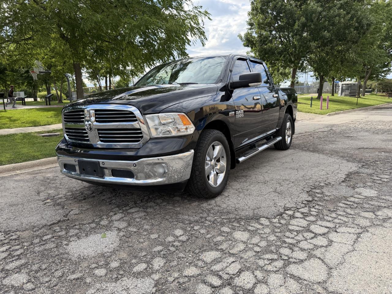 RAM 1500 Lone Star 4x4 Crew Cab 5'7" Box 2017
