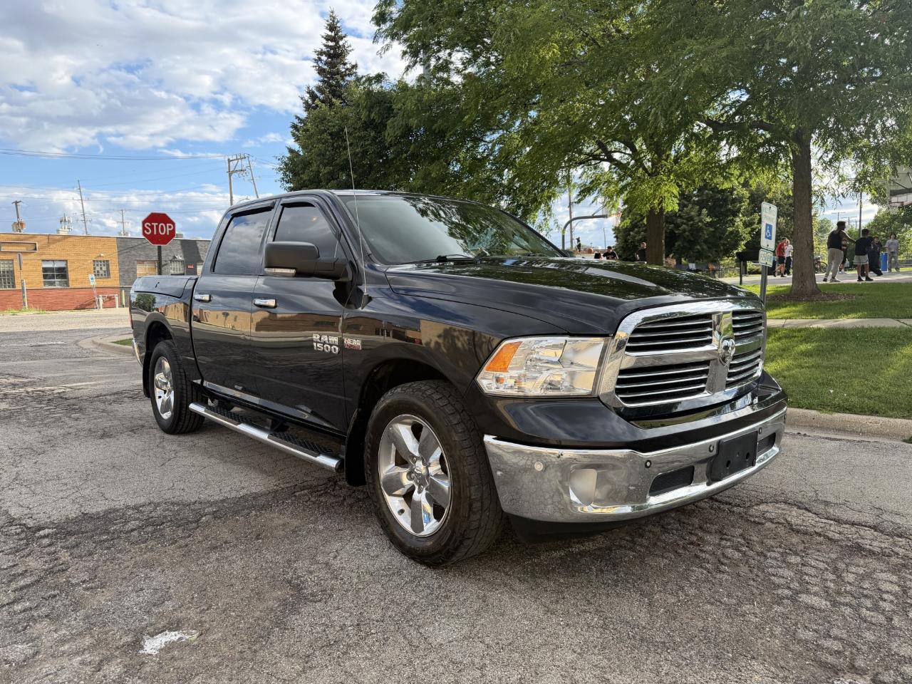 RAM 1500 Lone Star 4x4 Crew Cab 5'7" Box 2017