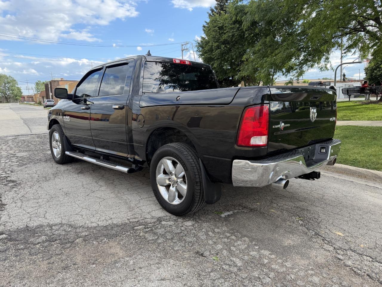 RAM 1500 Lone Star 4x4 Crew Cab 5'7" Box 2017
