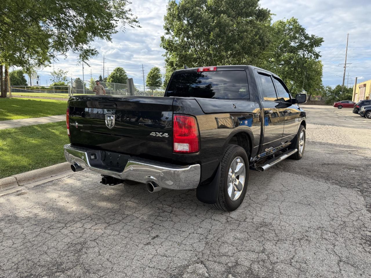 RAM 1500 Lone Star 4x4 Crew Cab 5'7" Box 2017