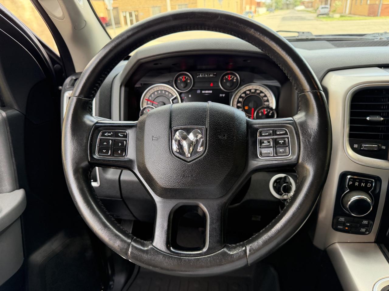 RAM 1500 Lone Star 4x4 Crew Cab 5'7" Box 2017