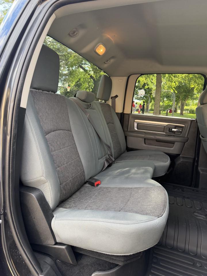 RAM 1500 Lone Star 4x4 Crew Cab 5'7" Box 2017