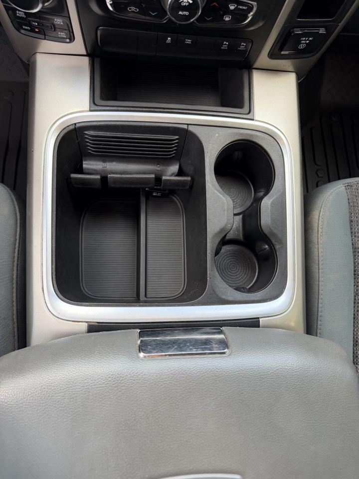 RAM 1500 Lone Star 4x4 Crew Cab 5'7" Box 2017