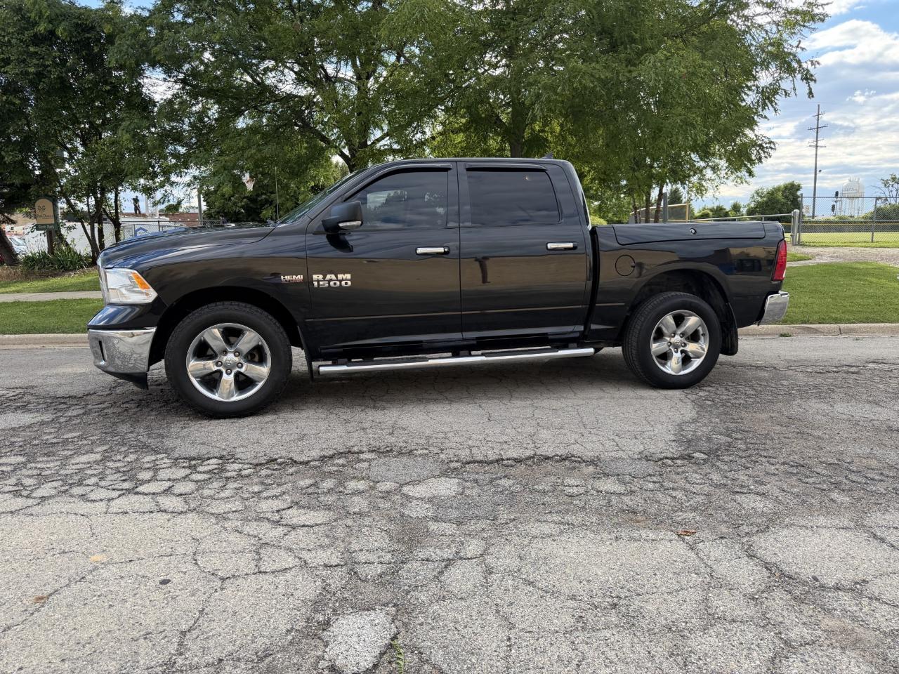 RAM 1500 Lone Star 4x4 Crew Cab 5'7" Box 2017