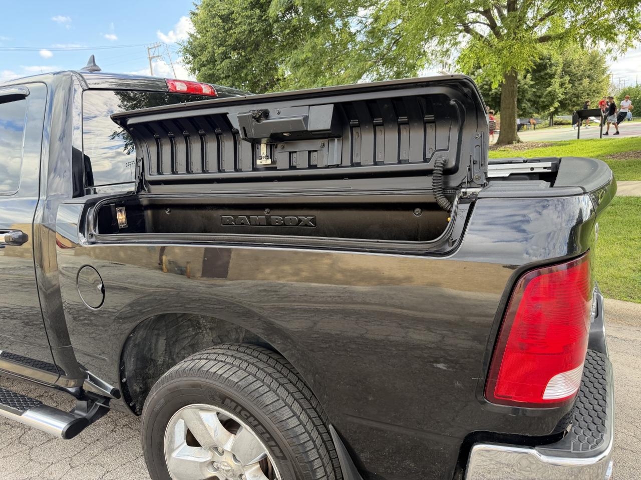 RAM 1500 Lone Star 4x4 Crew Cab 5'7" Box 2017