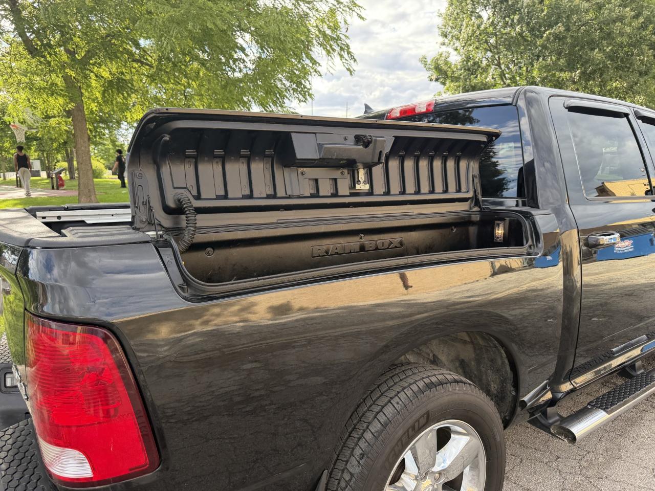 RAM 1500 Lone Star 4x4 Crew Cab 5'7" Box 2017