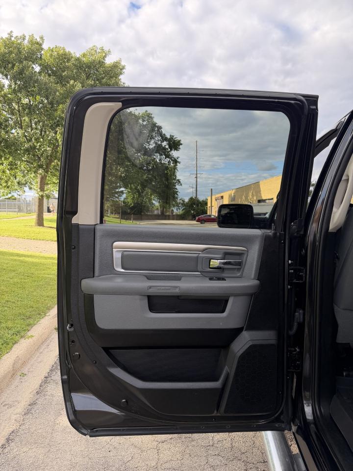 RAM 1500 Lone Star 4x4 Crew Cab 5'7" Box 2017