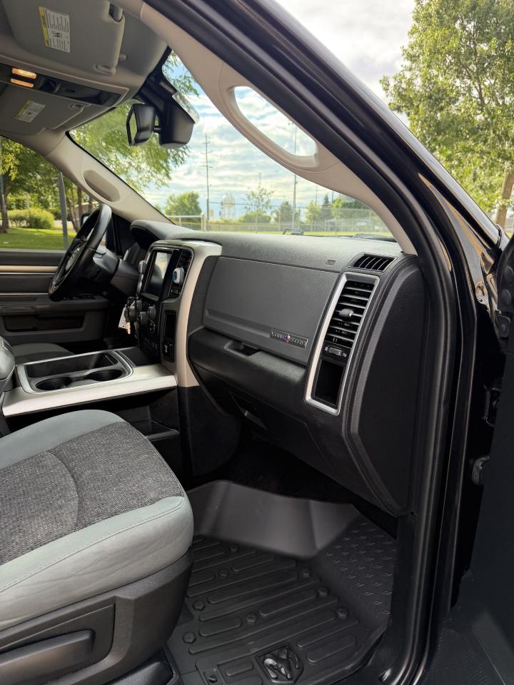 RAM 1500 Lone Star 4x4 Crew Cab 5'7" Box 2017