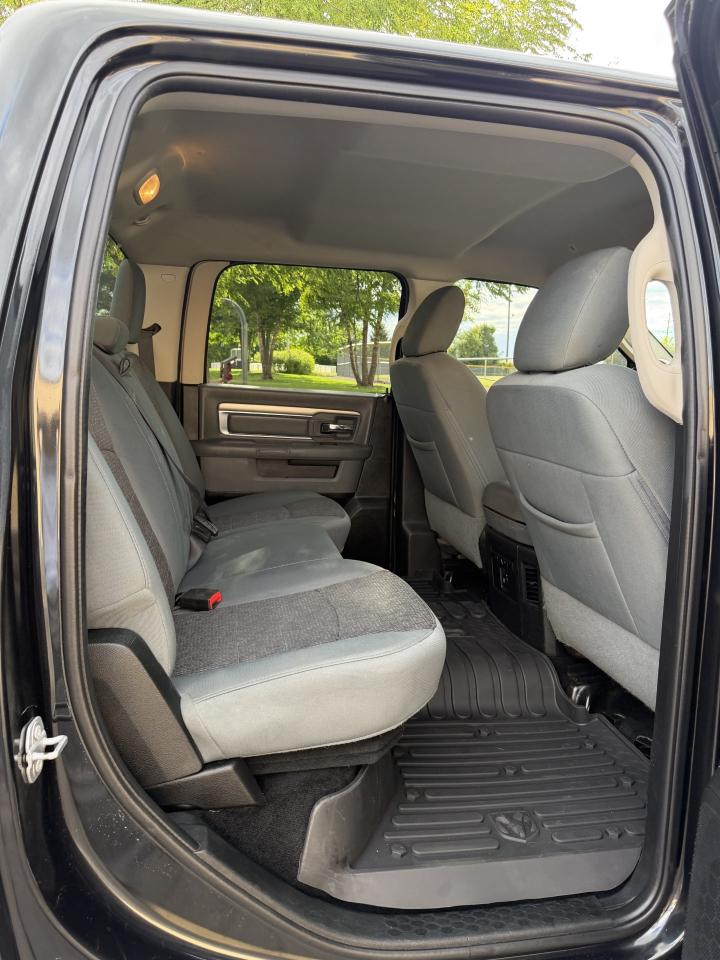 RAM 1500 Lone Star 4x4 Crew Cab 5'7" Box 2017