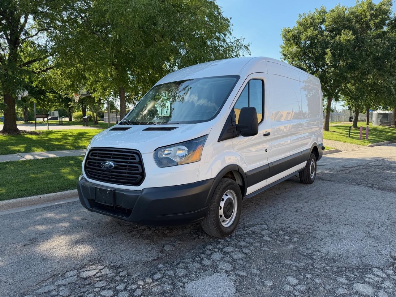 Ford Transit 250 Van Med. Roof w/Sliding Pass. 148-in. WB 2018