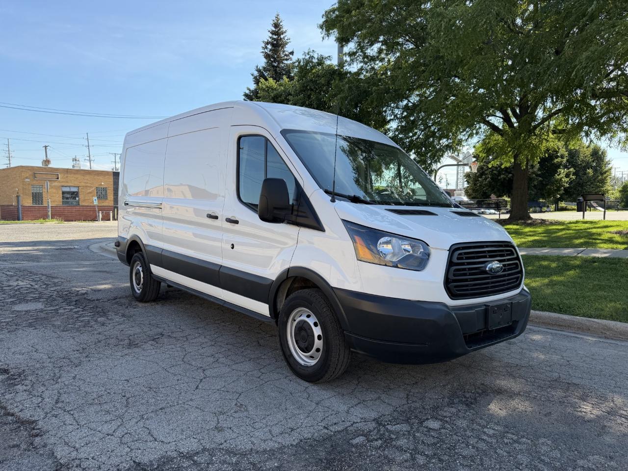 Ford Transit 250 Van Med. Roof w/Sliding Pass. 148-in. WB 2018