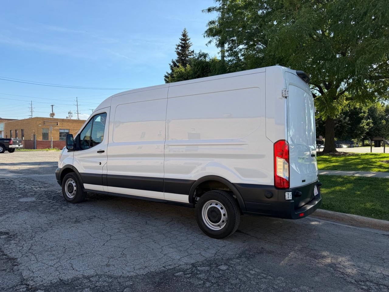 Ford Transit 250 Van Med. Roof w/Sliding Pass. 148-in. WB 2018