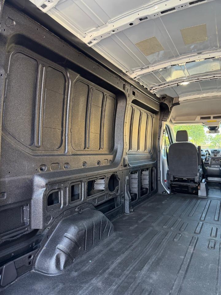 Ford Transit 250 Van Med. Roof w/Sliding Pass. 148-in. WB 2018