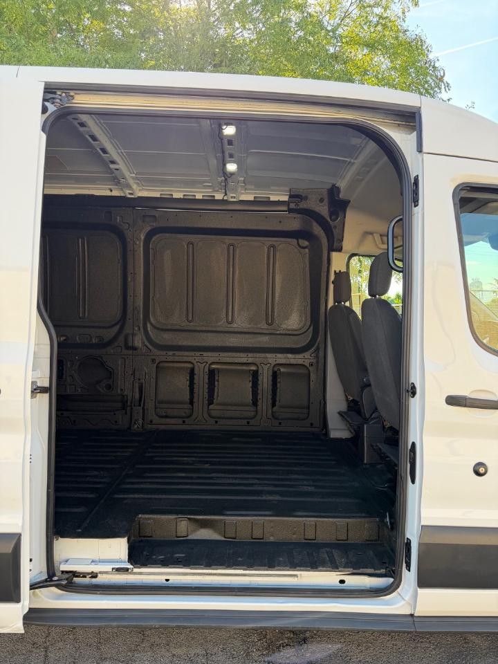 Ford Transit 250 Van Med. Roof w/Sliding Pass. 148-in. WB 2018