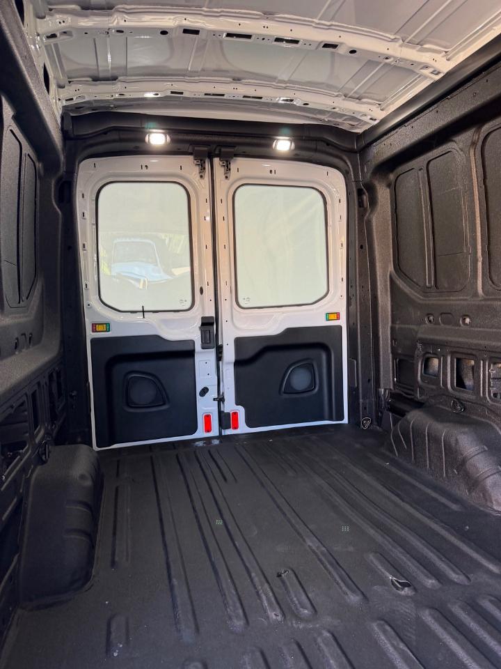Ford Transit 250 Van Med. Roof w/Sliding Pass. 148-in. WB 2018