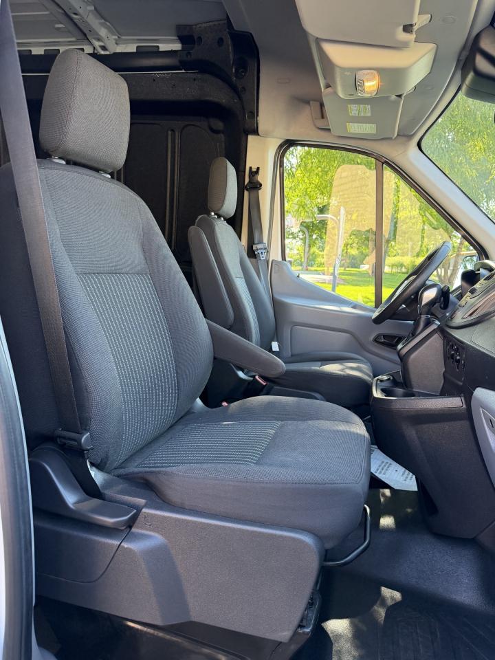 Ford Transit 250 Van Med. Roof w/Sliding Pass. 148-in. WB 2018