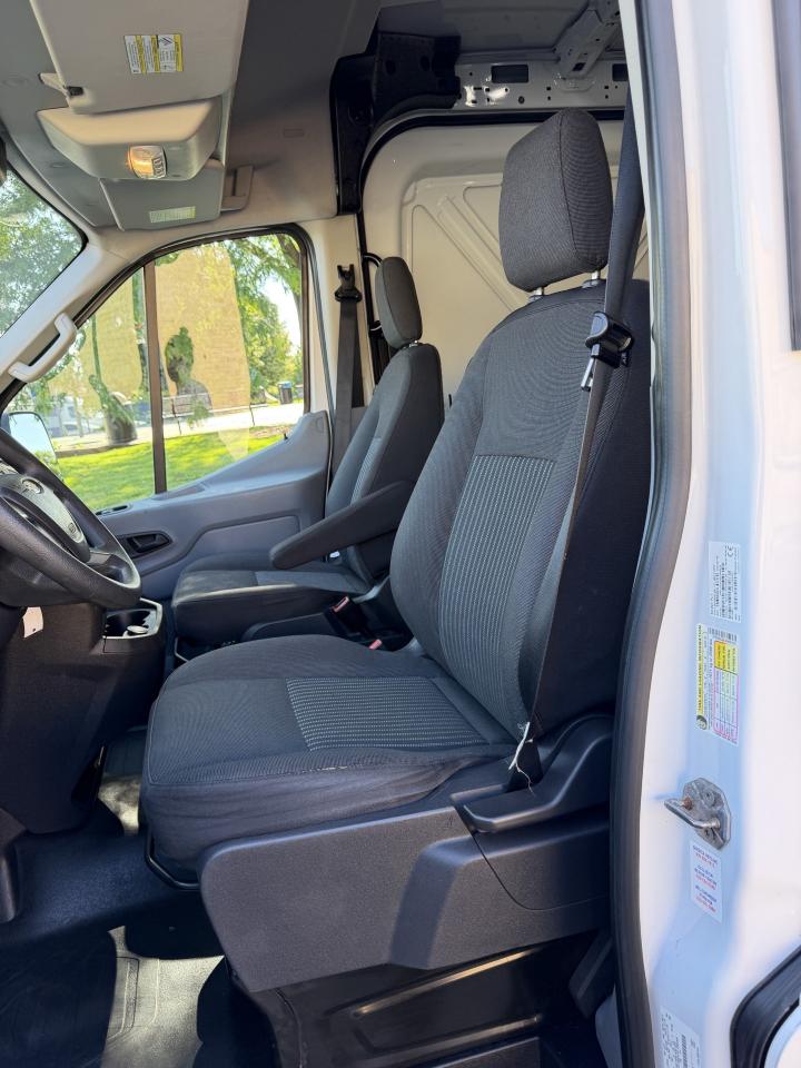 Ford Transit 250 Van Med. Roof w/Sliding Pass. 148-in. WB 2018