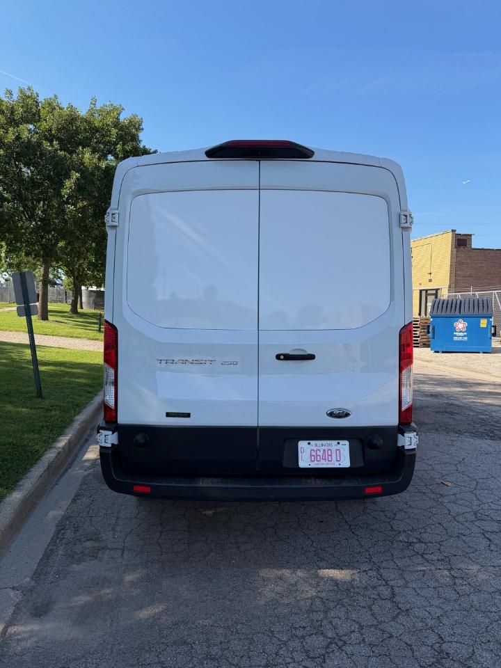 Ford Transit 250 Van Med. Roof w/Sliding Pass. 148-in. WB 2018