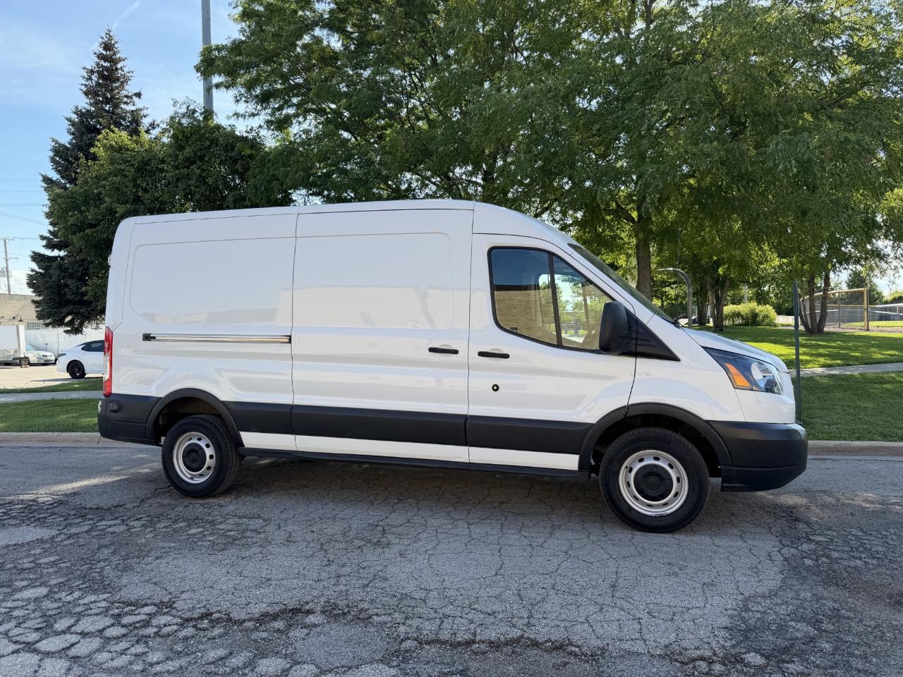 Ford Transit 250 Van Med. Roof w/Sliding Pass. 148-in. WB 2018