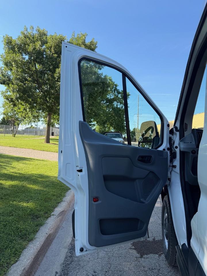 Ford Transit 250 Van Med. Roof w/Sliding Pass. 148-in. WB 2018